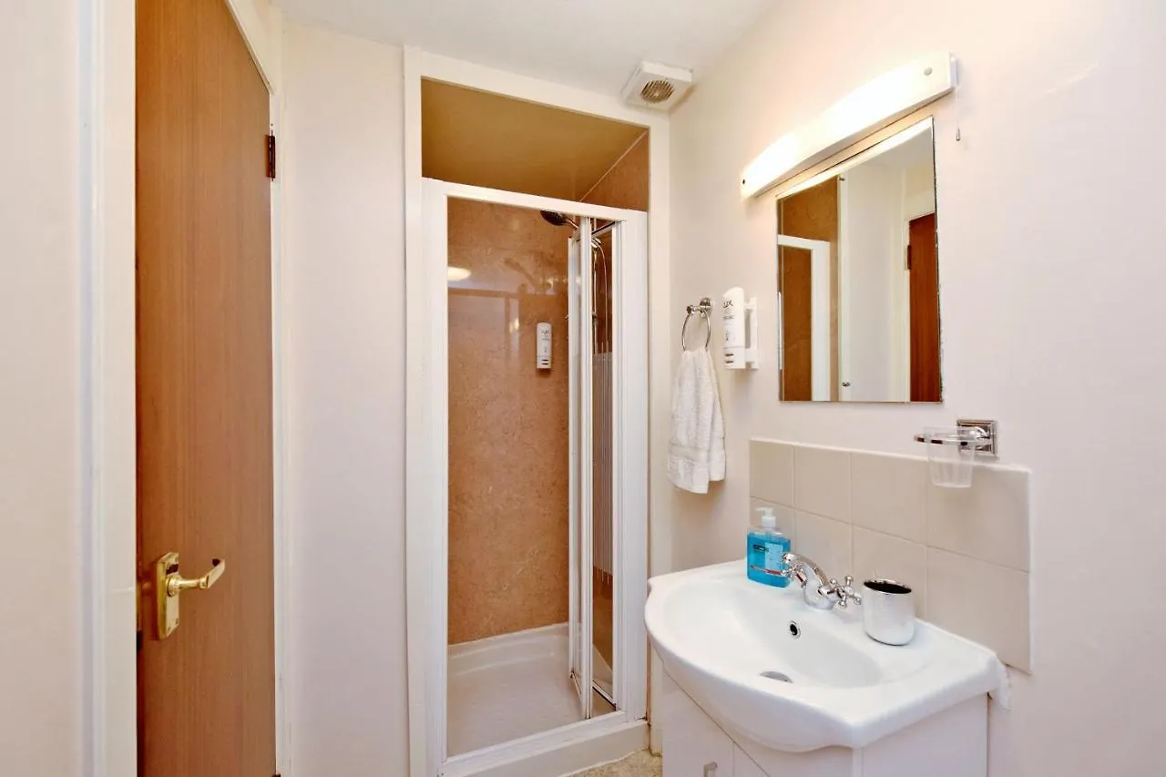 Shah Zaki Casa Bella Hotel Aberdeen
