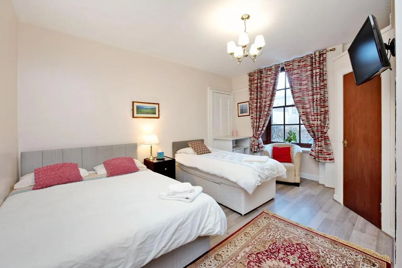 Shah Zaki Casa Bella Hotel Aberdeen Guest house