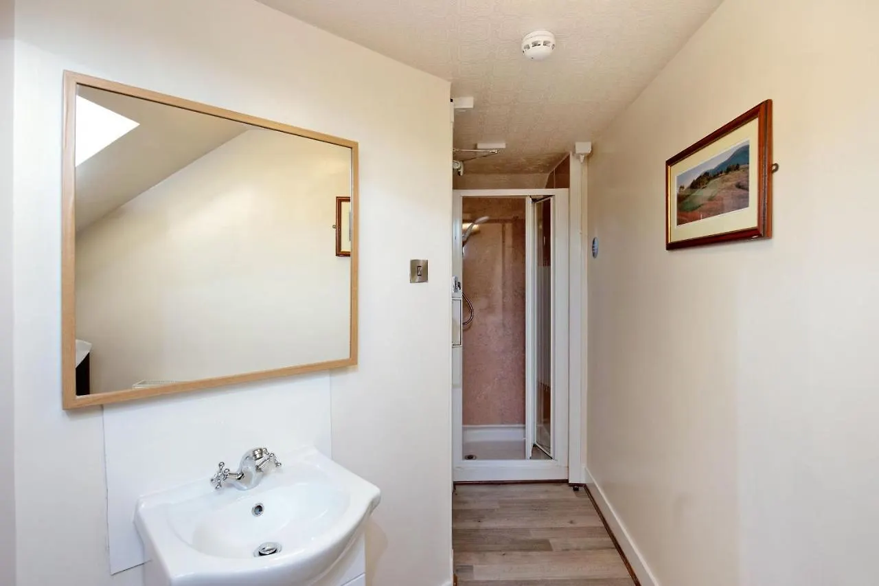 Guest house Shah Zaki Casa Bella Hotel Aberdeen United Kingdom