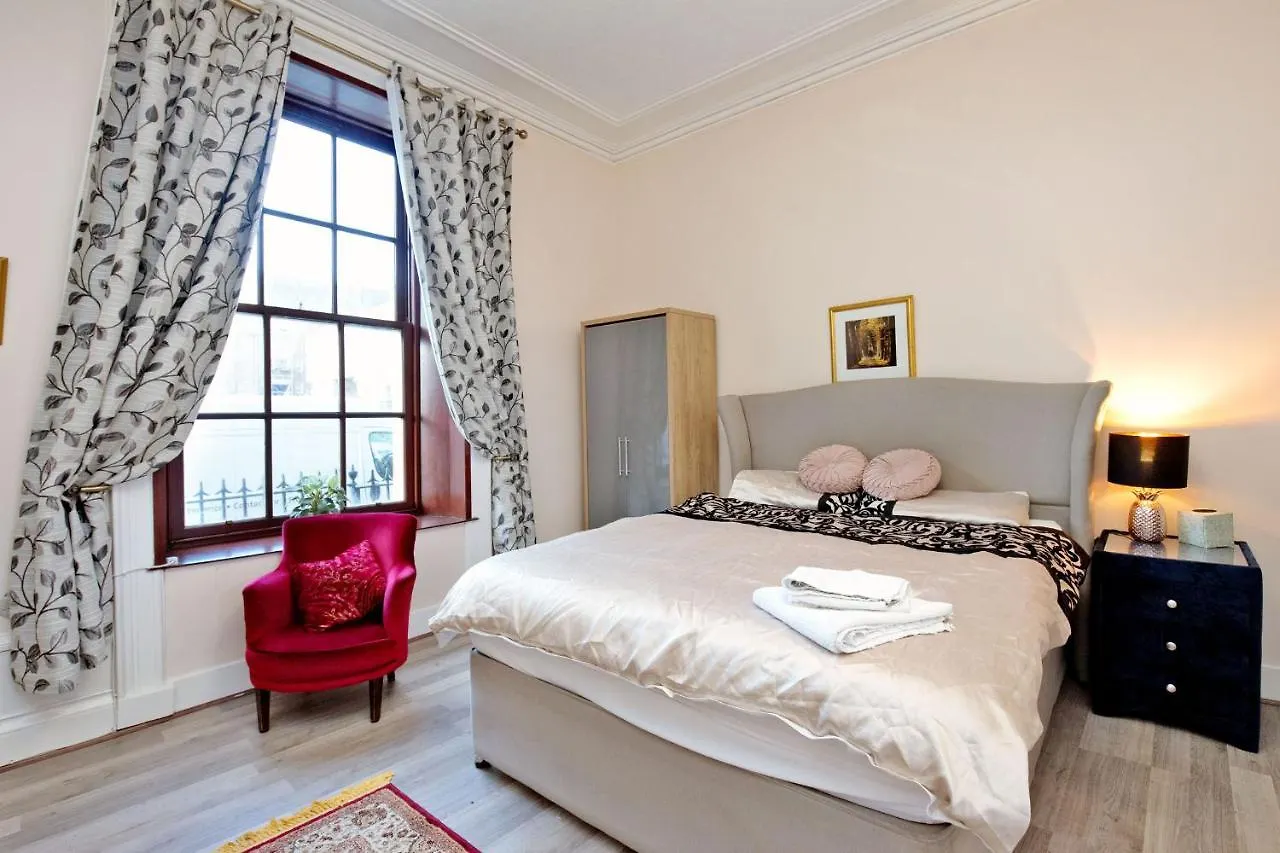 Guest house Shah Zaki Casa Bella Hotel Aberdeen