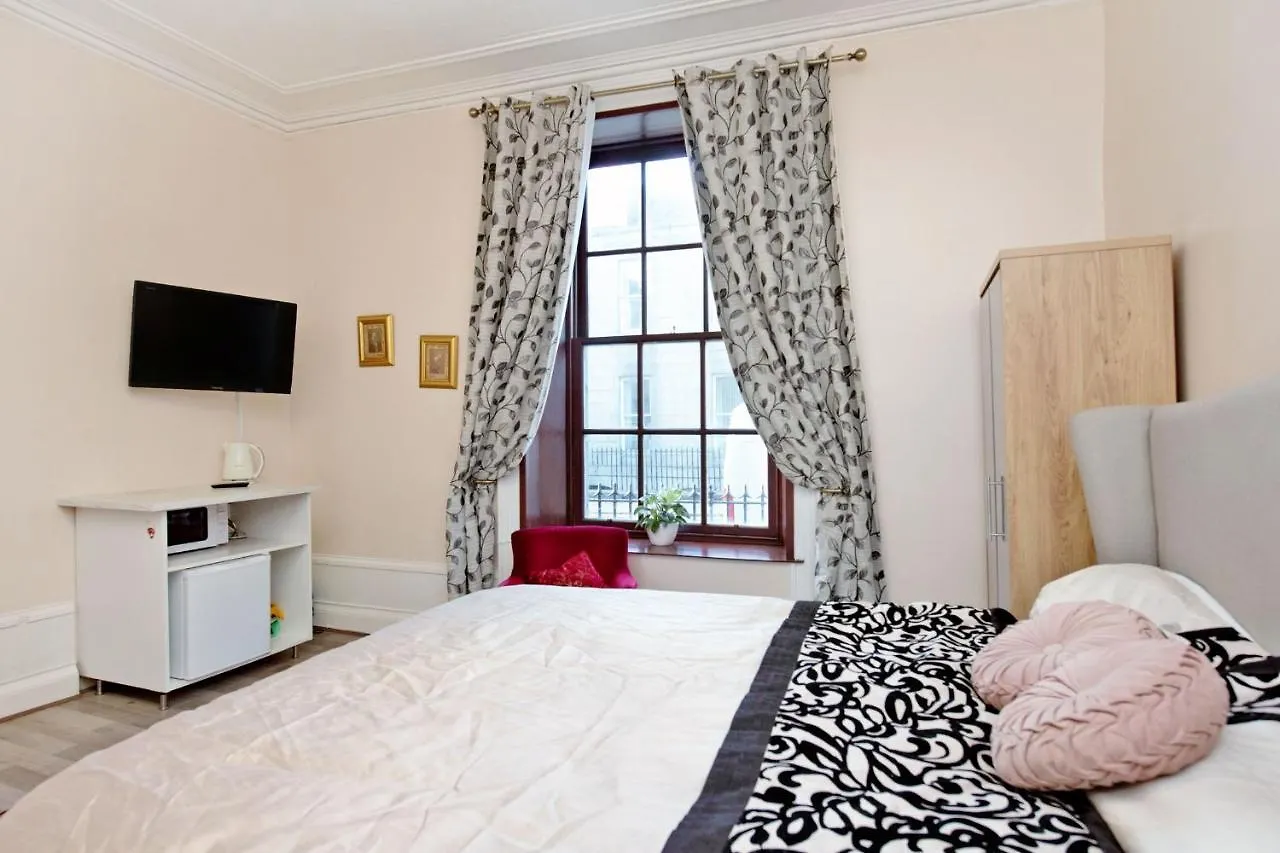Shah Zaki Casa Bella Hotel Aberdeen 0*,