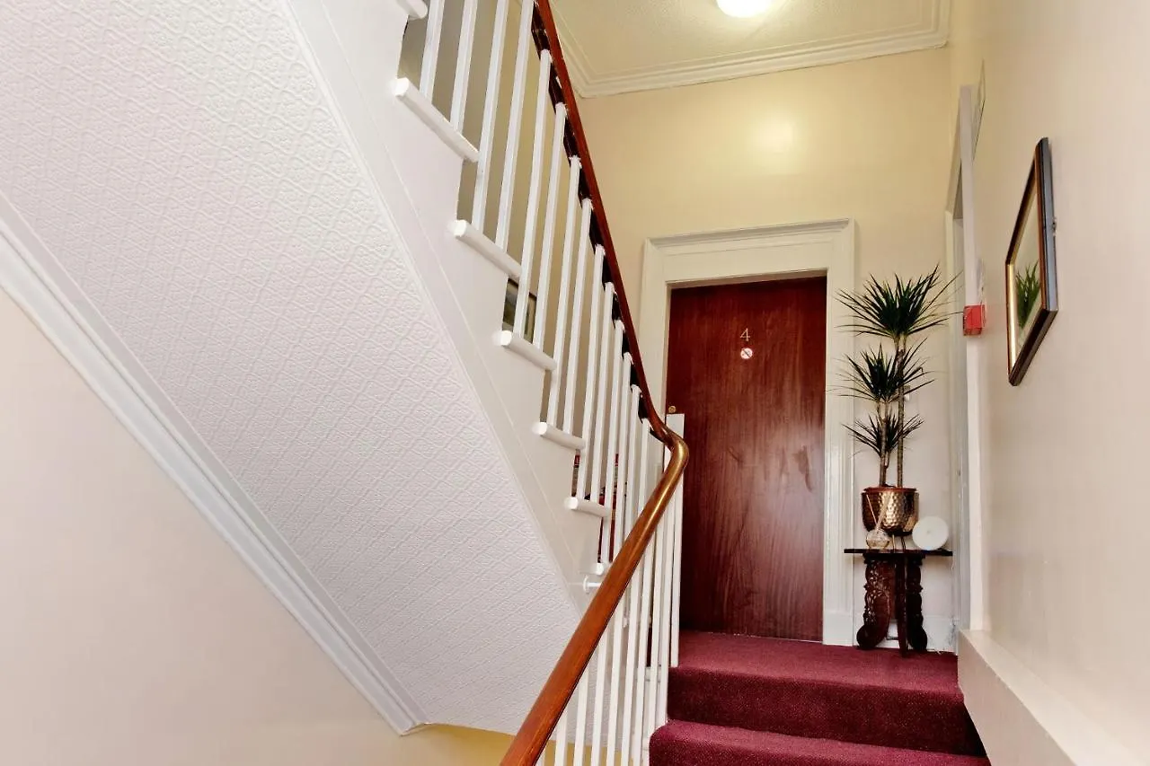 Guest house Shah Zaki Casa Bella Hotel Aberdeen