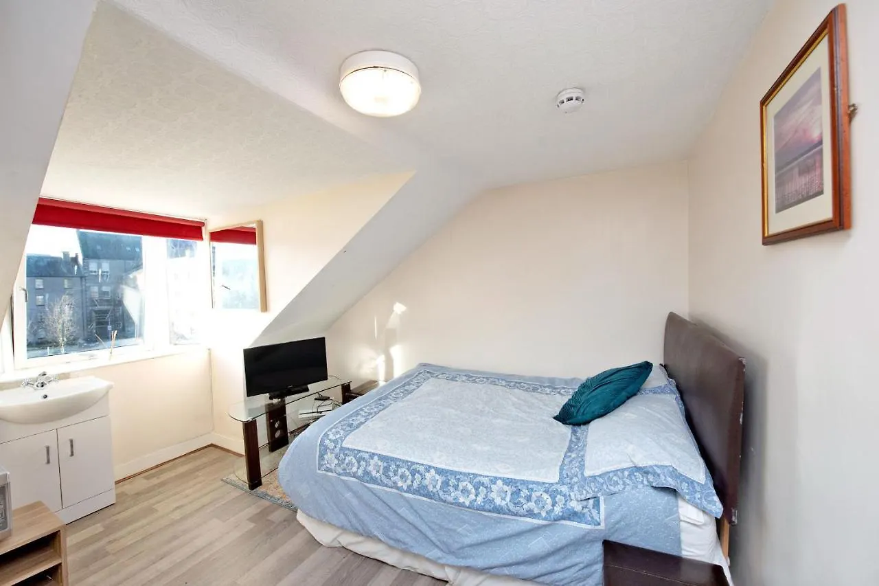 Guest house Shah Zaki Casa Bella Hotel Aberdeen