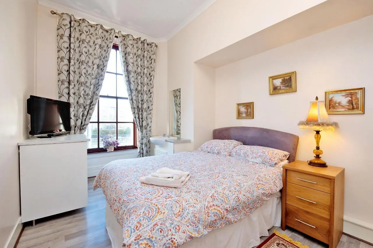 Shah Zaki Casa Bella Hotel Aberdeen