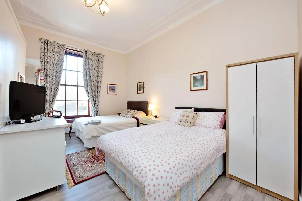 Guest house Shah Zaki Casa Bella Hotel Aberdeen