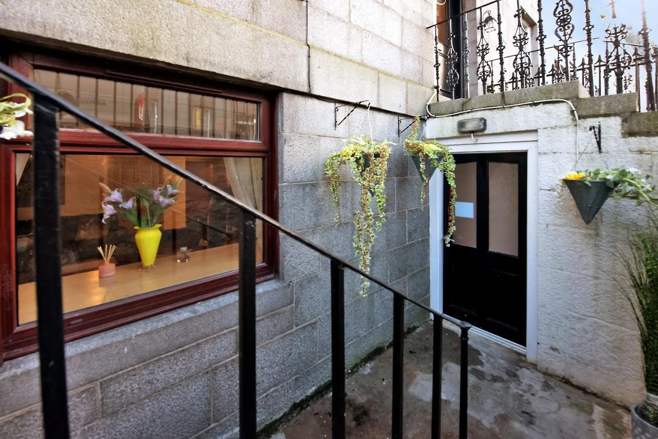 Shah Zaki Casa Bella Hotel Aberdeen Guest house