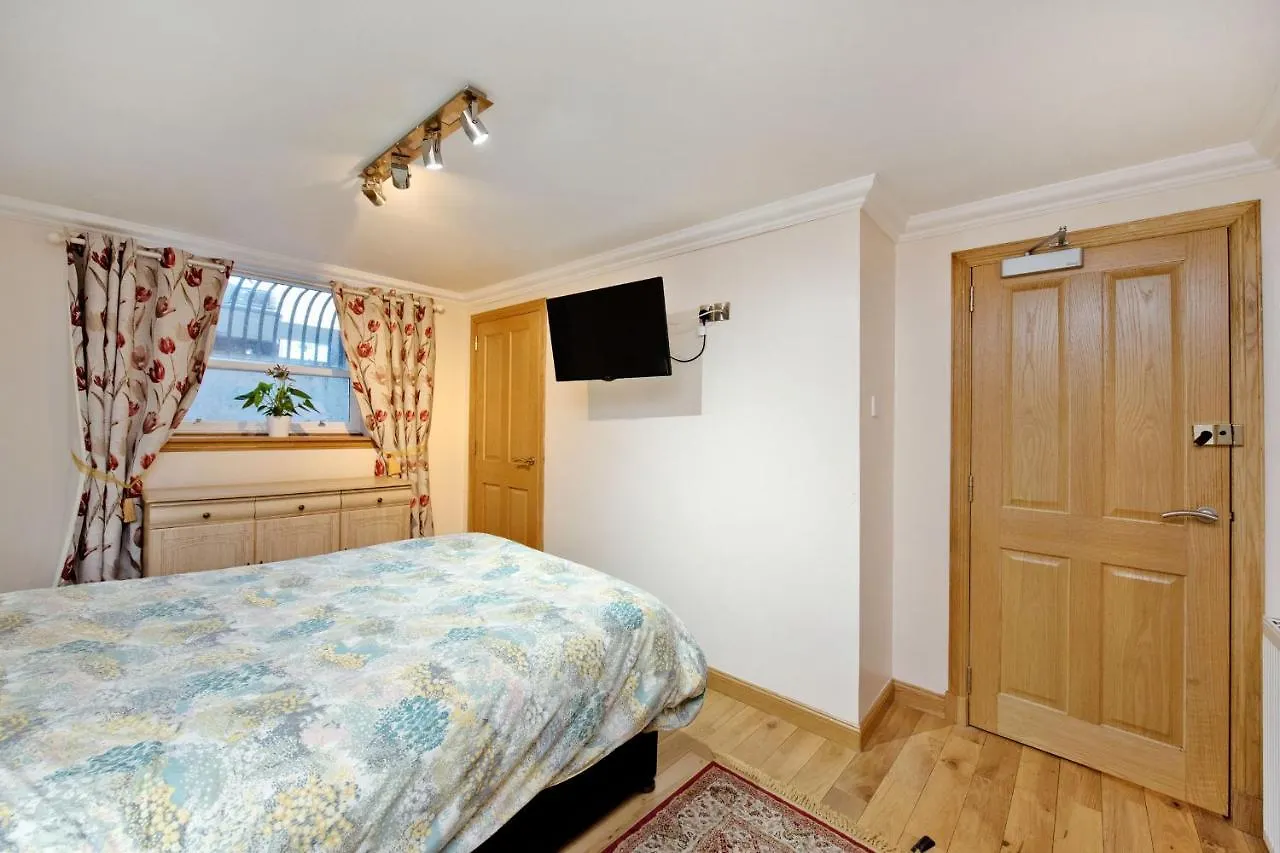 Shah Zaki Casa Bella Hotel Aberdeen United Kingdom