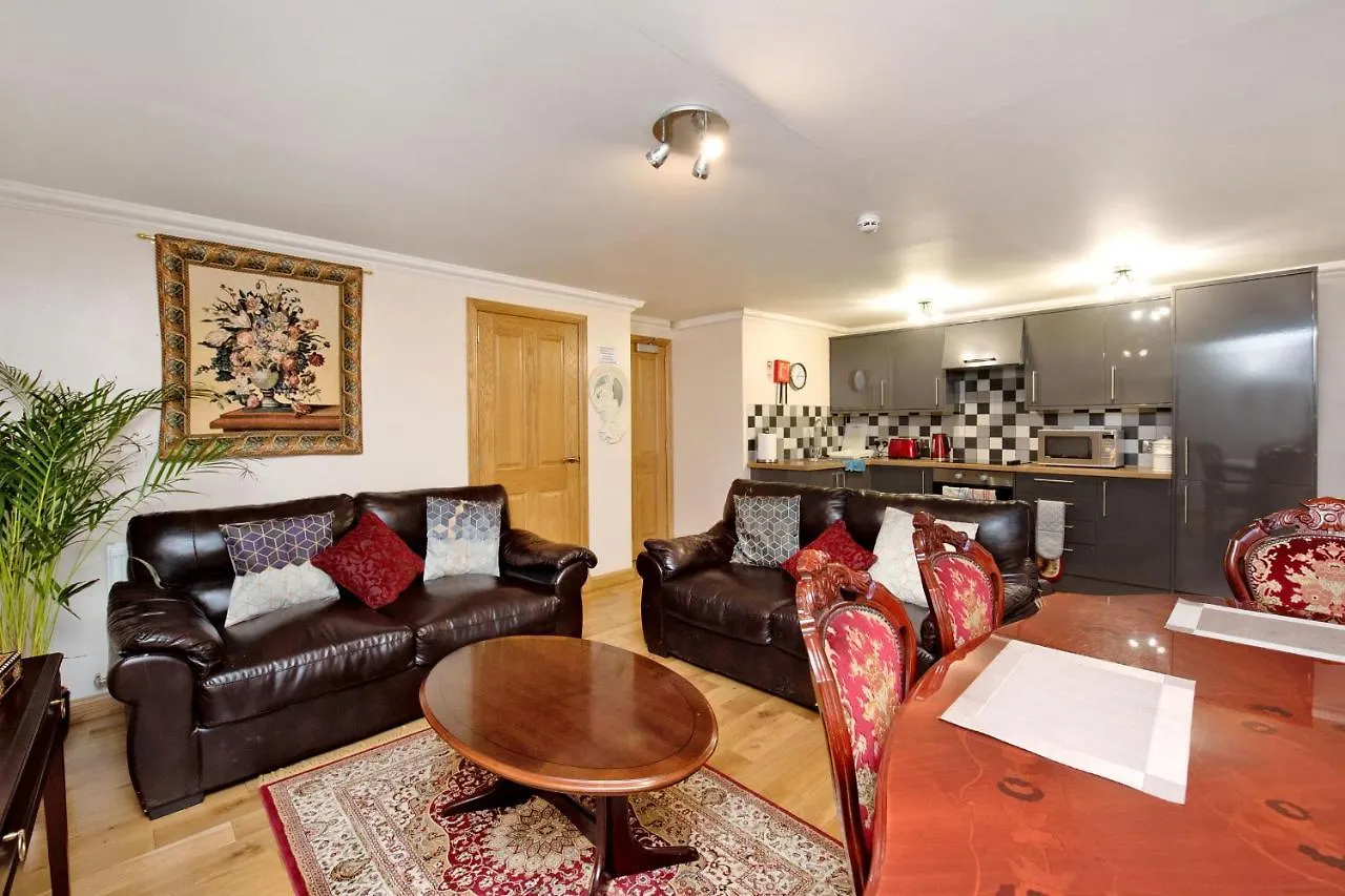 Guest house Shah Zaki Casa Bella Hotel Aberdeen United Kingdom