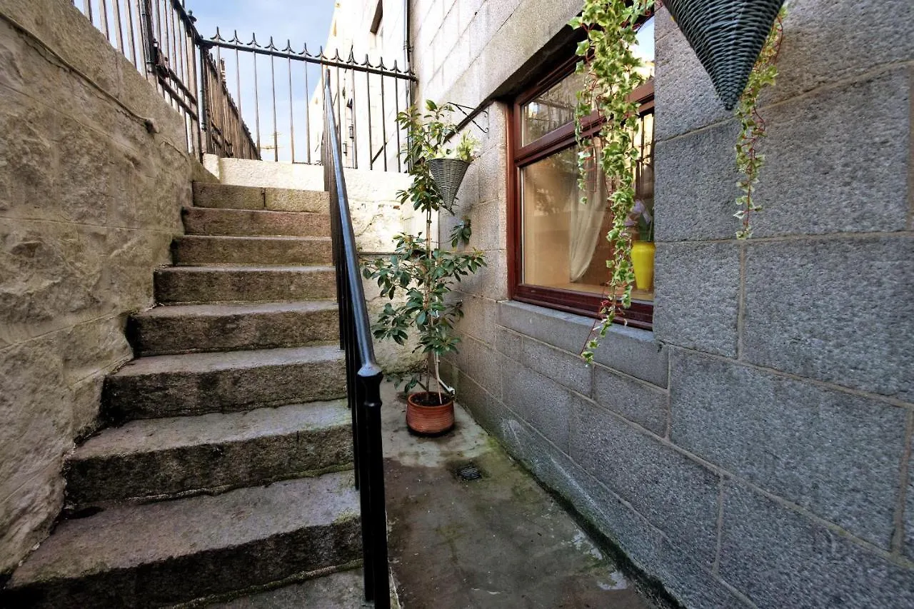 Guest house Shah Zaki Casa Bella Hotel Aberdeen
